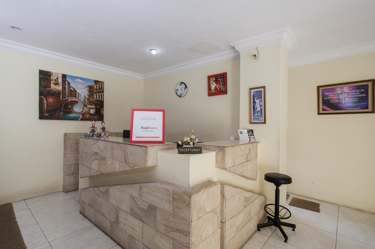 Reddoorz Near Marvel City Mall Wonotjolo Exteriér fotografie